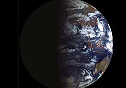 Earth-lit-during-the-equinox-1-640x476