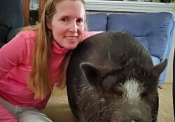 Kristin-and-piggy