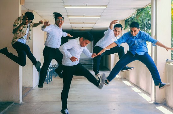 Group-of-people-doing-jump-shot-topaz